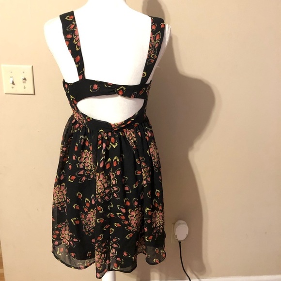 ⭐️ Candies Back Keyhole Dress - Picture 4 of 7